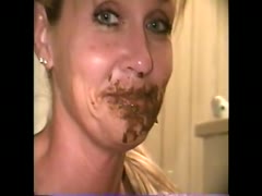 MILF tastes a nasty shit of a guy in a toilet bowl